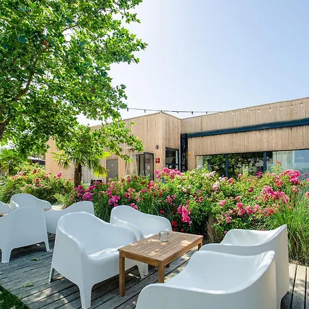 Le Domaine De Baulieu, Singuliers מלון 4*