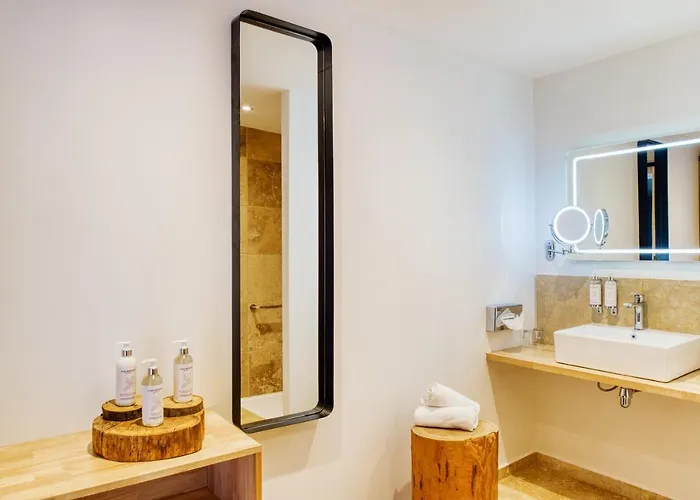 Le Domaine De Baulieu, Singuliers